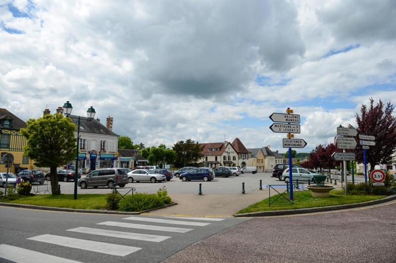 Logis Hotel Restaurant De La Poste Le Mêle-sur-Sarthe المظهر الخارجي الصورة