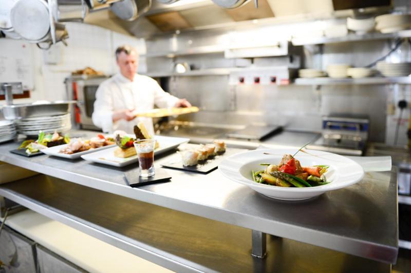 Logis Hotel Restaurant De La Poste Le Mêle-sur-Sarthe المظهر الخارجي الصورة