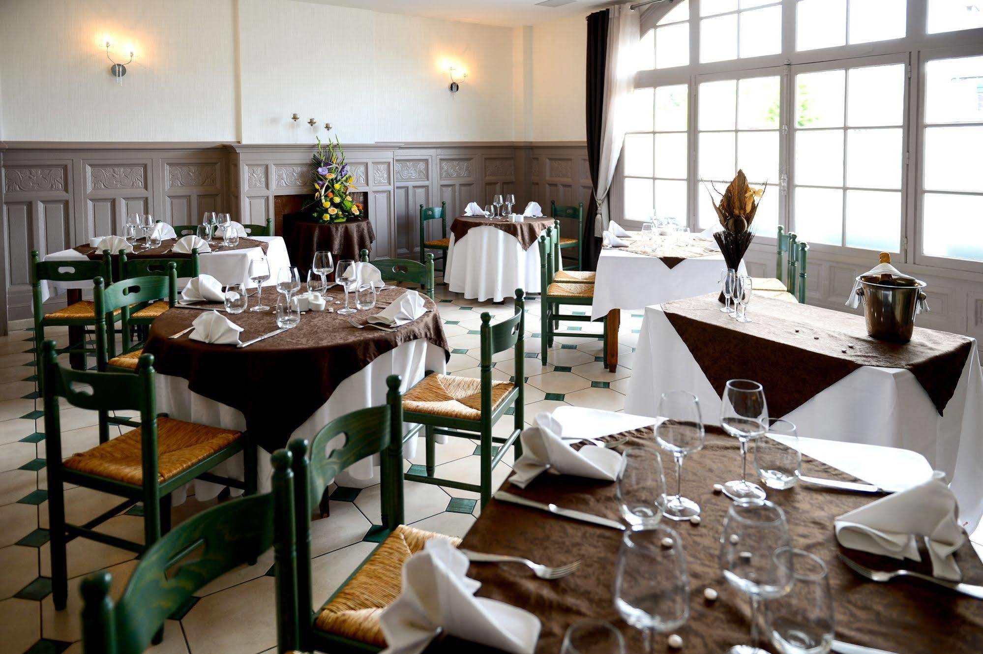 Logis Hotel Restaurant De La Poste Le Mêle-sur-Sarthe المظهر الخارجي الصورة