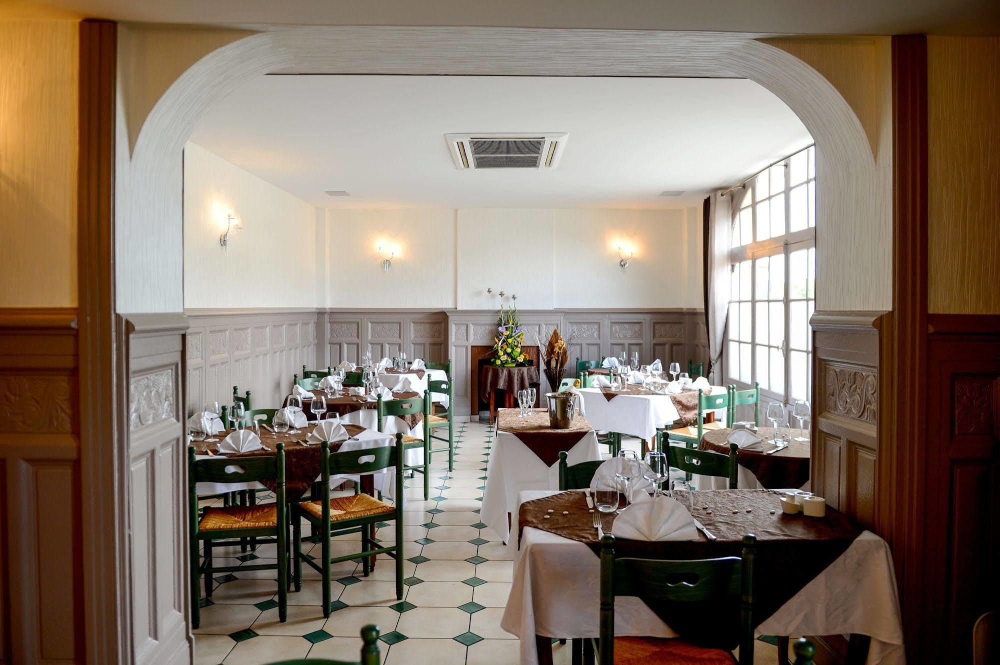 Logis Hotel Restaurant De La Poste Le Mêle-sur-Sarthe المظهر الخارجي الصورة