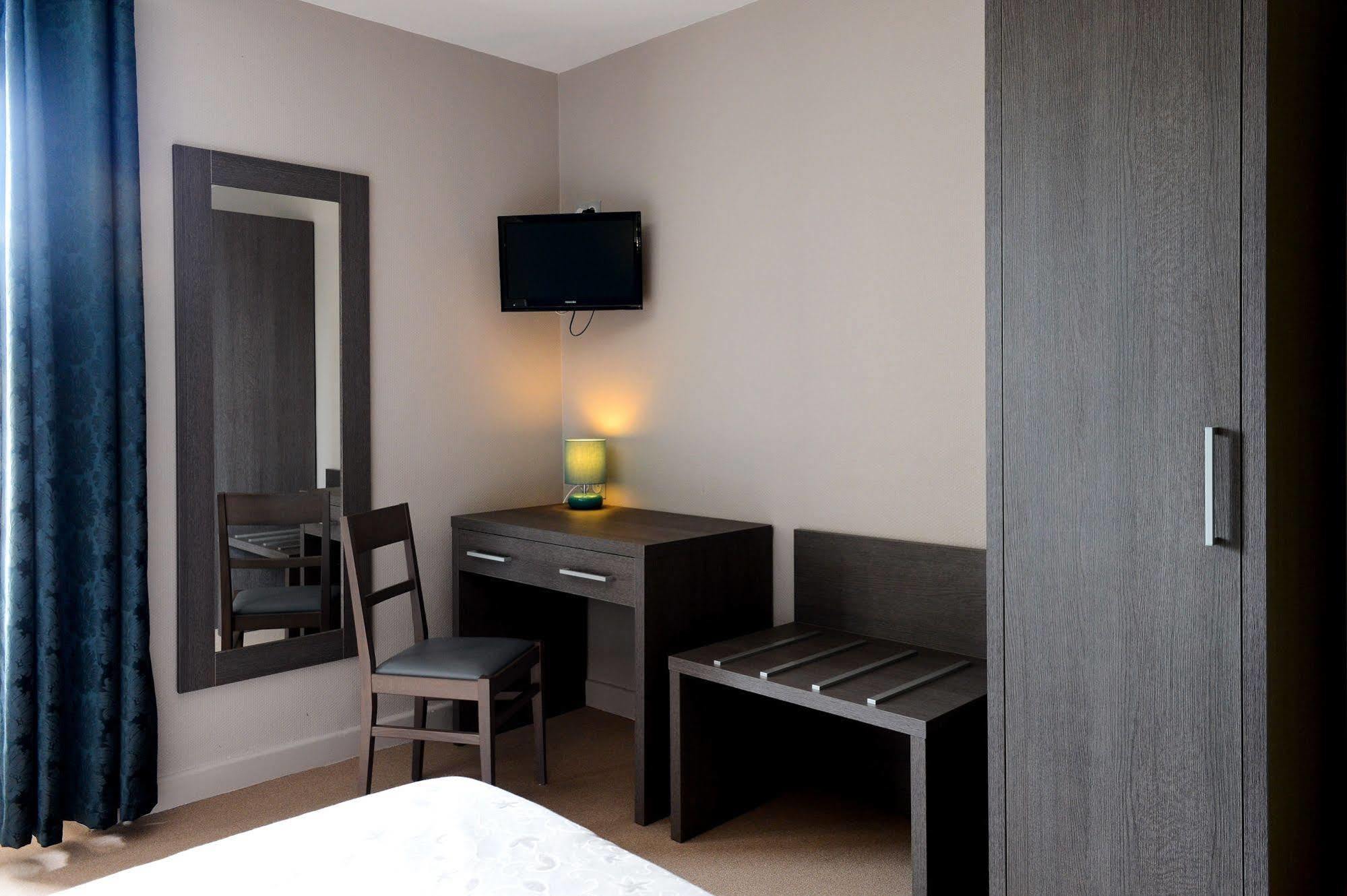 Logis Hotel Restaurant De La Poste Le Mêle-sur-Sarthe المظهر الخارجي الصورة