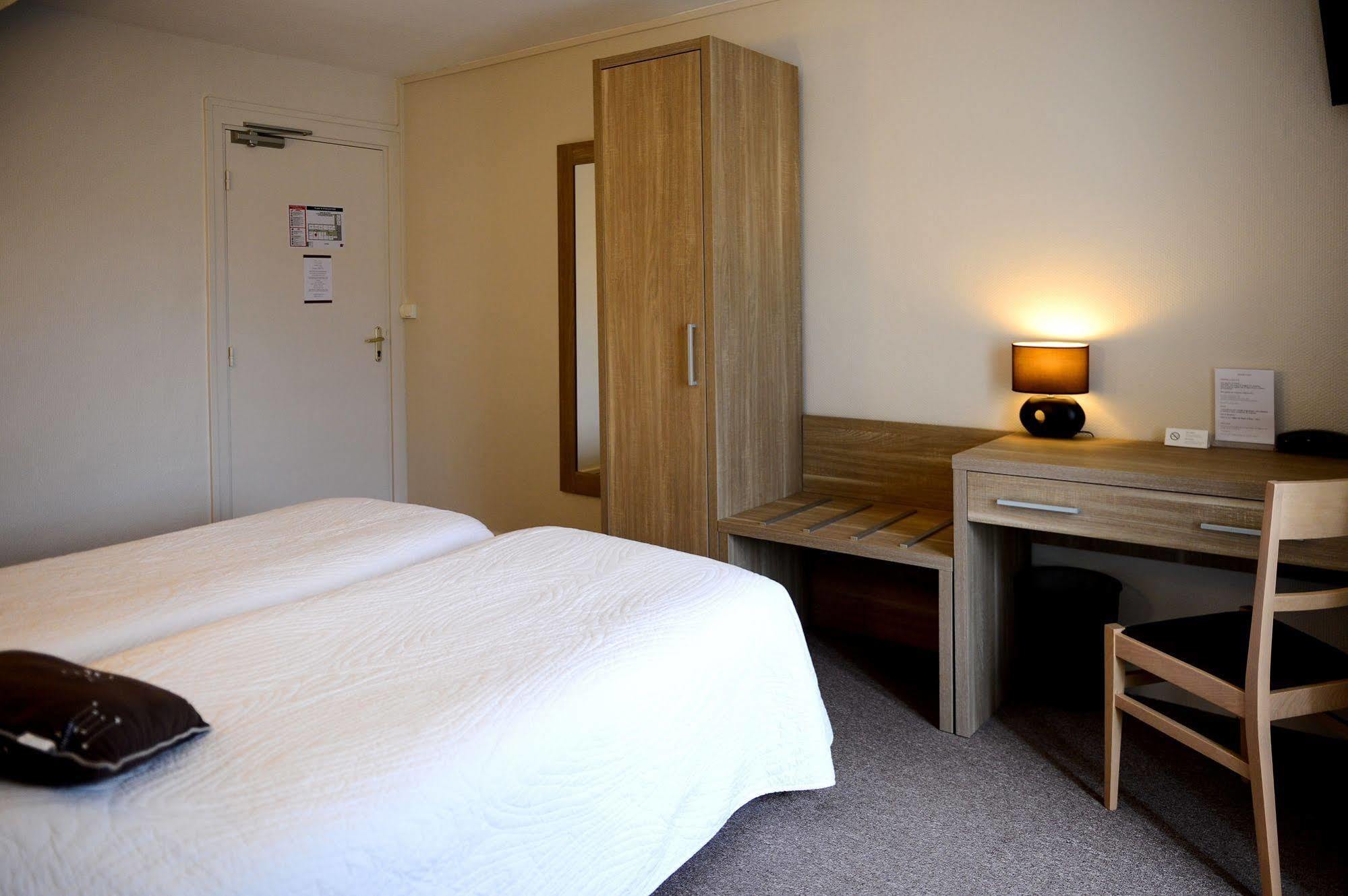 Logis Hotel Restaurant De La Poste Le Mêle-sur-Sarthe المظهر الخارجي الصورة