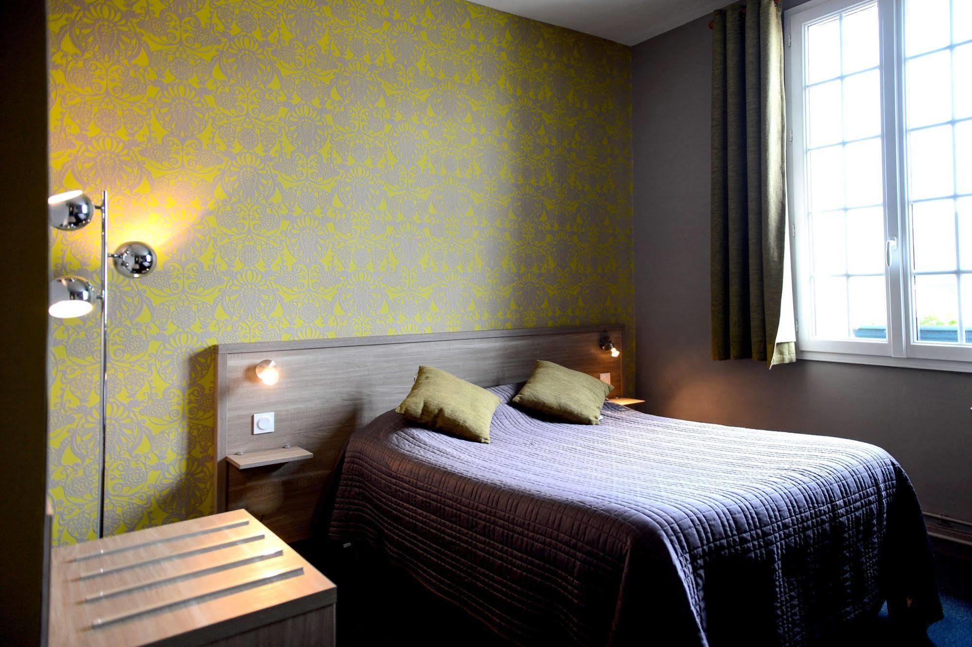 Logis Hotel Restaurant De La Poste Le Mêle-sur-Sarthe المظهر الخارجي الصورة