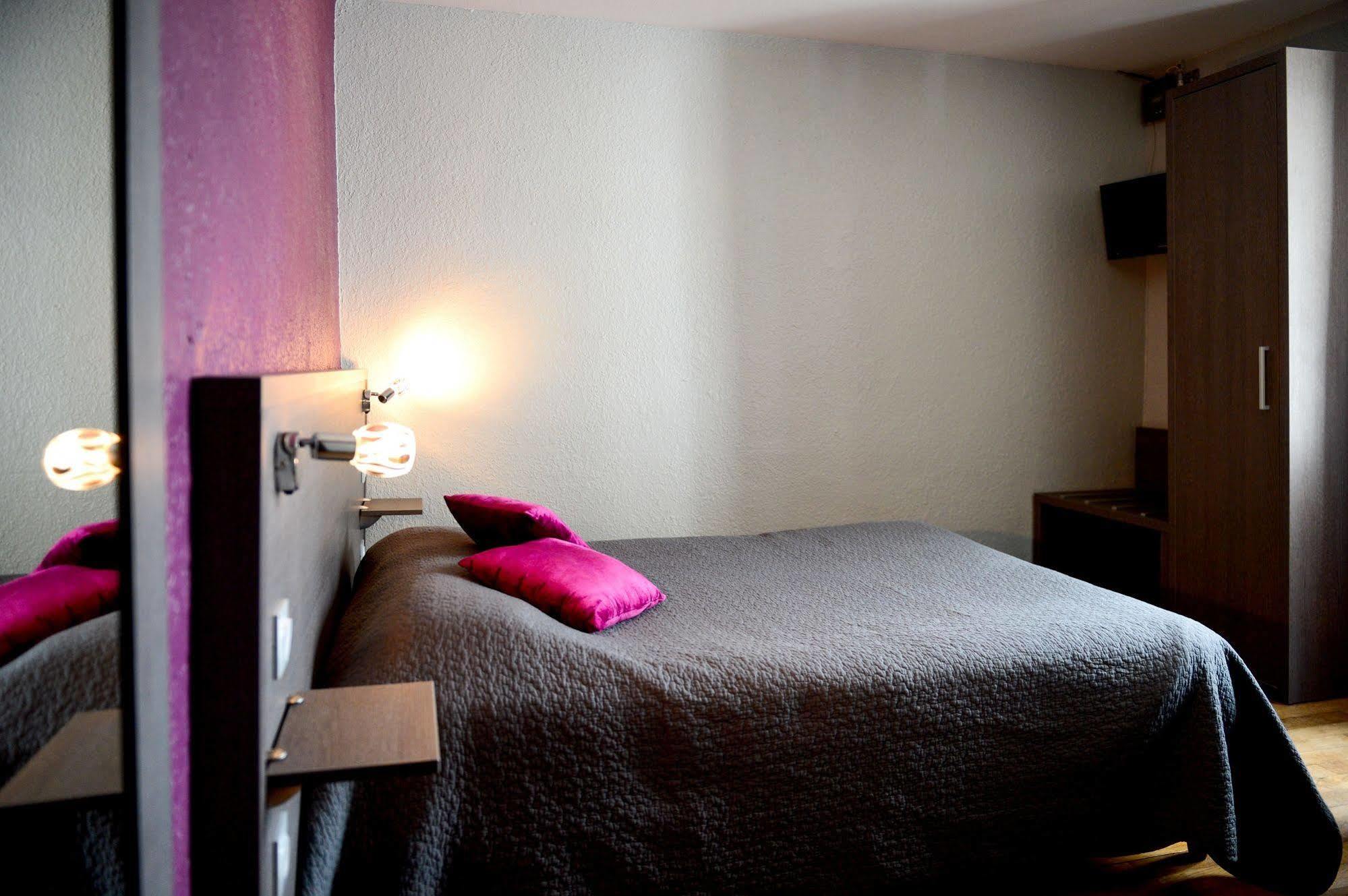 Logis Hotel Restaurant De La Poste Le Mêle-sur-Sarthe المظهر الخارجي الصورة