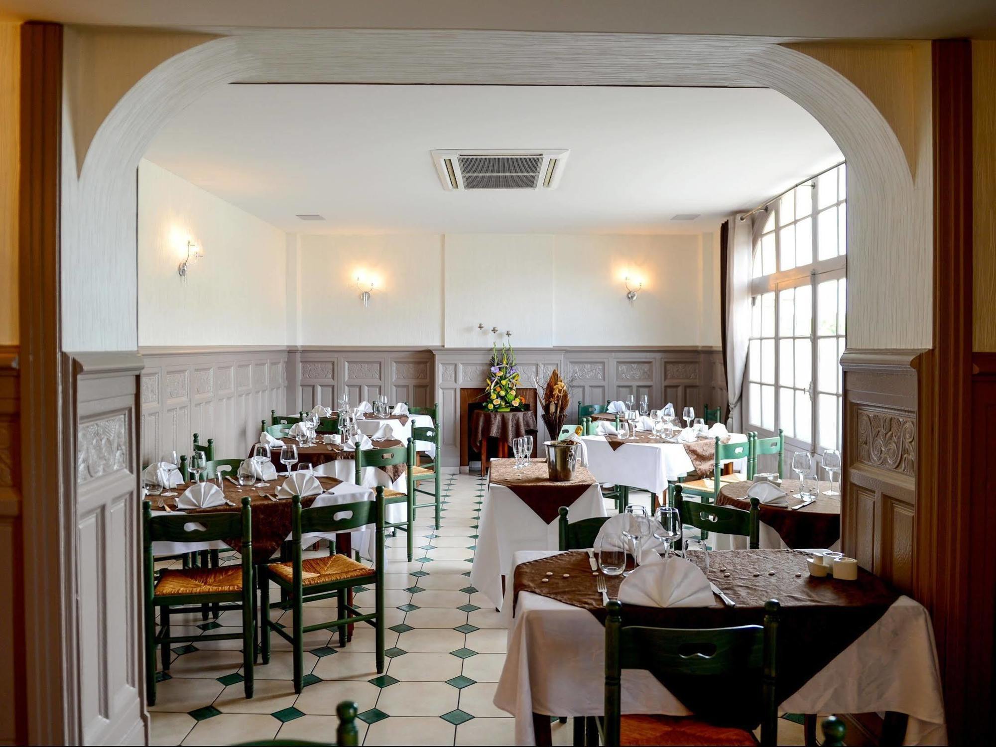 Logis Hotel Restaurant De La Poste Le Mêle-sur-Sarthe المظهر الخارجي الصورة