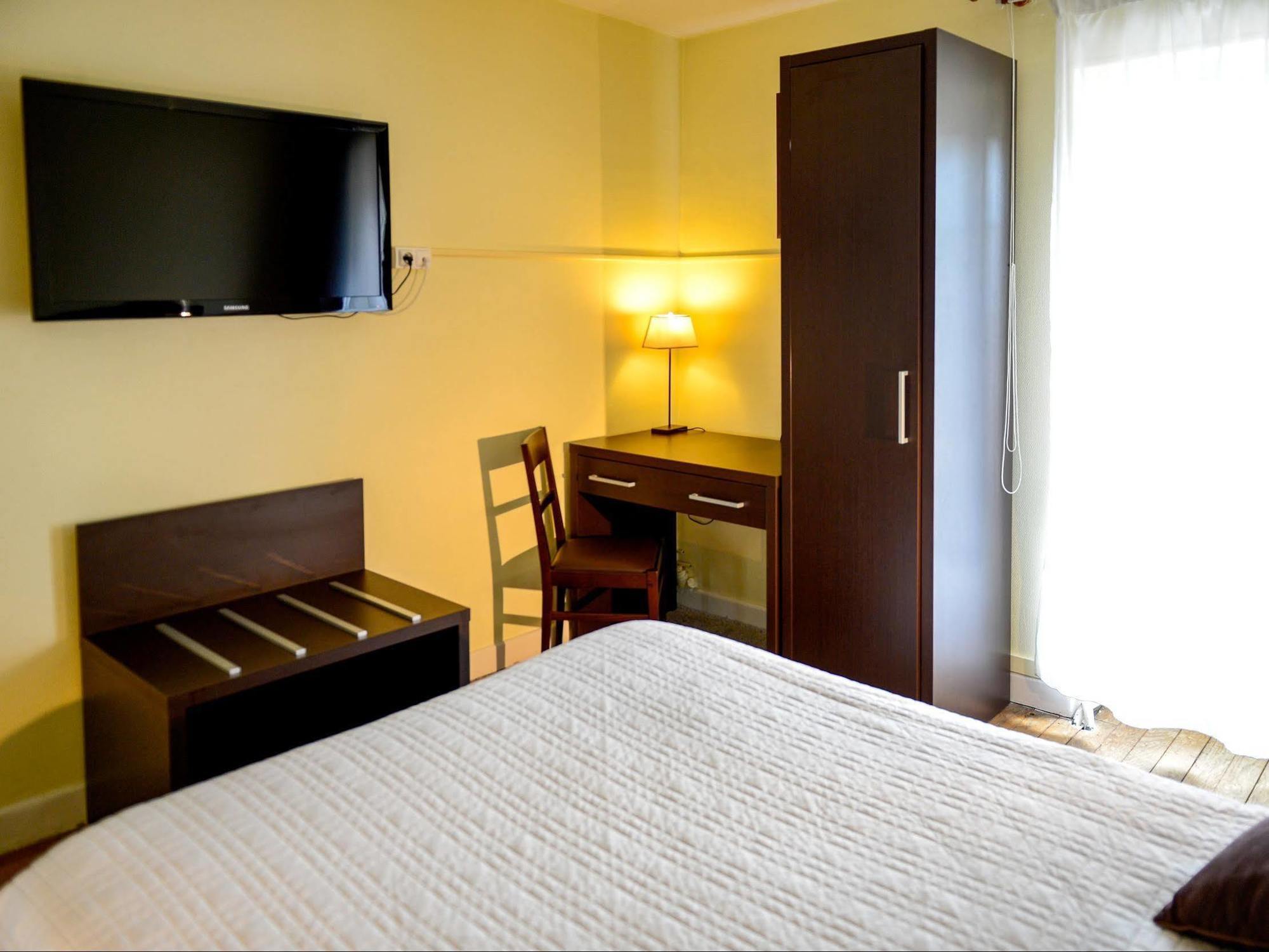 Logis Hotel Restaurant De La Poste Le Mêle-sur-Sarthe المظهر الخارجي الصورة