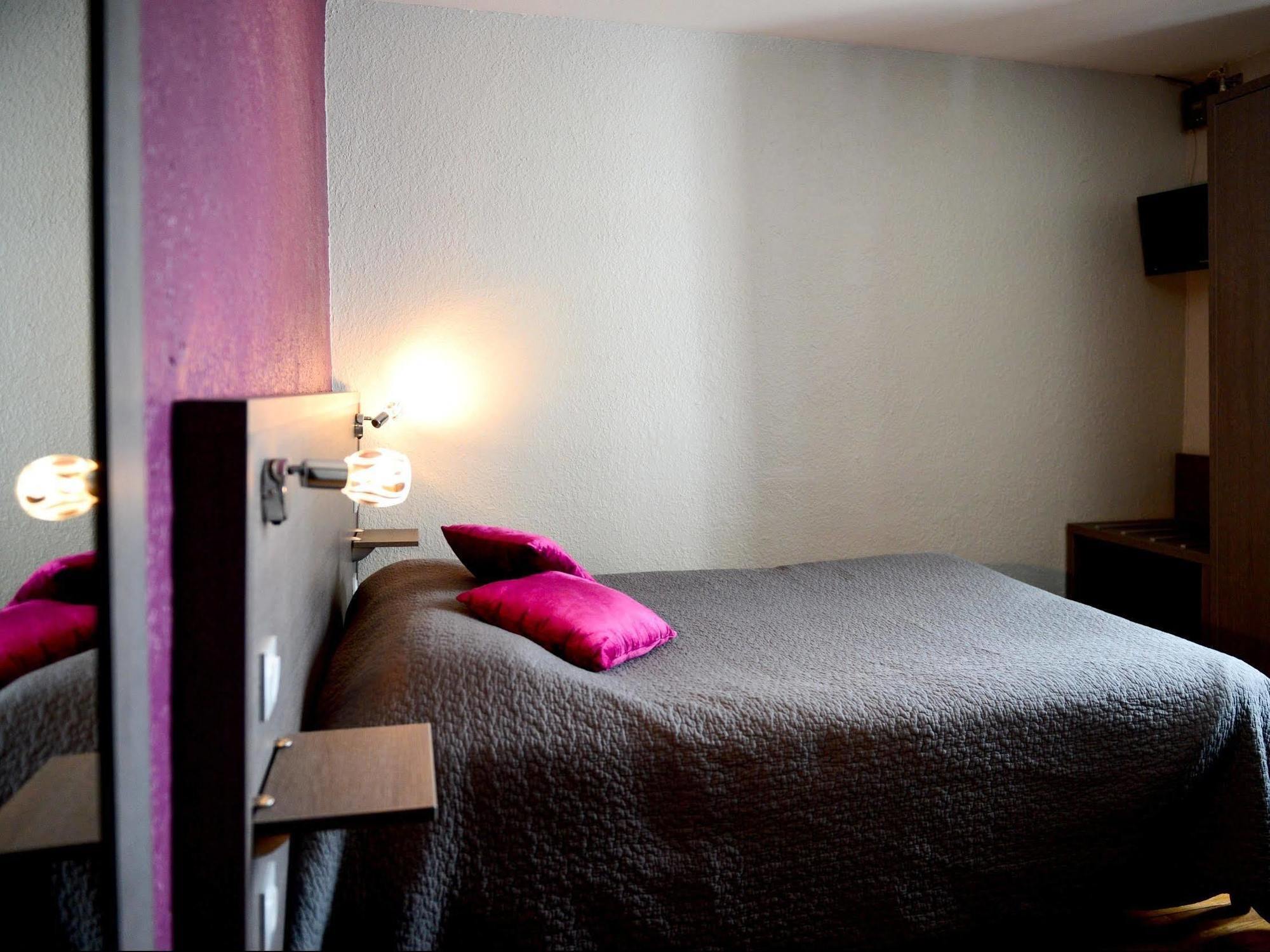 Logis Hotel Restaurant De La Poste Le Mêle-sur-Sarthe المظهر الخارجي الصورة