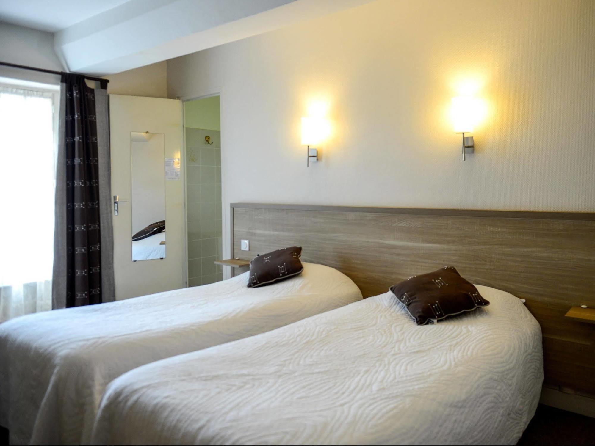 Logis Hotel Restaurant De La Poste Le Mêle-sur-Sarthe المظهر الخارجي الصورة