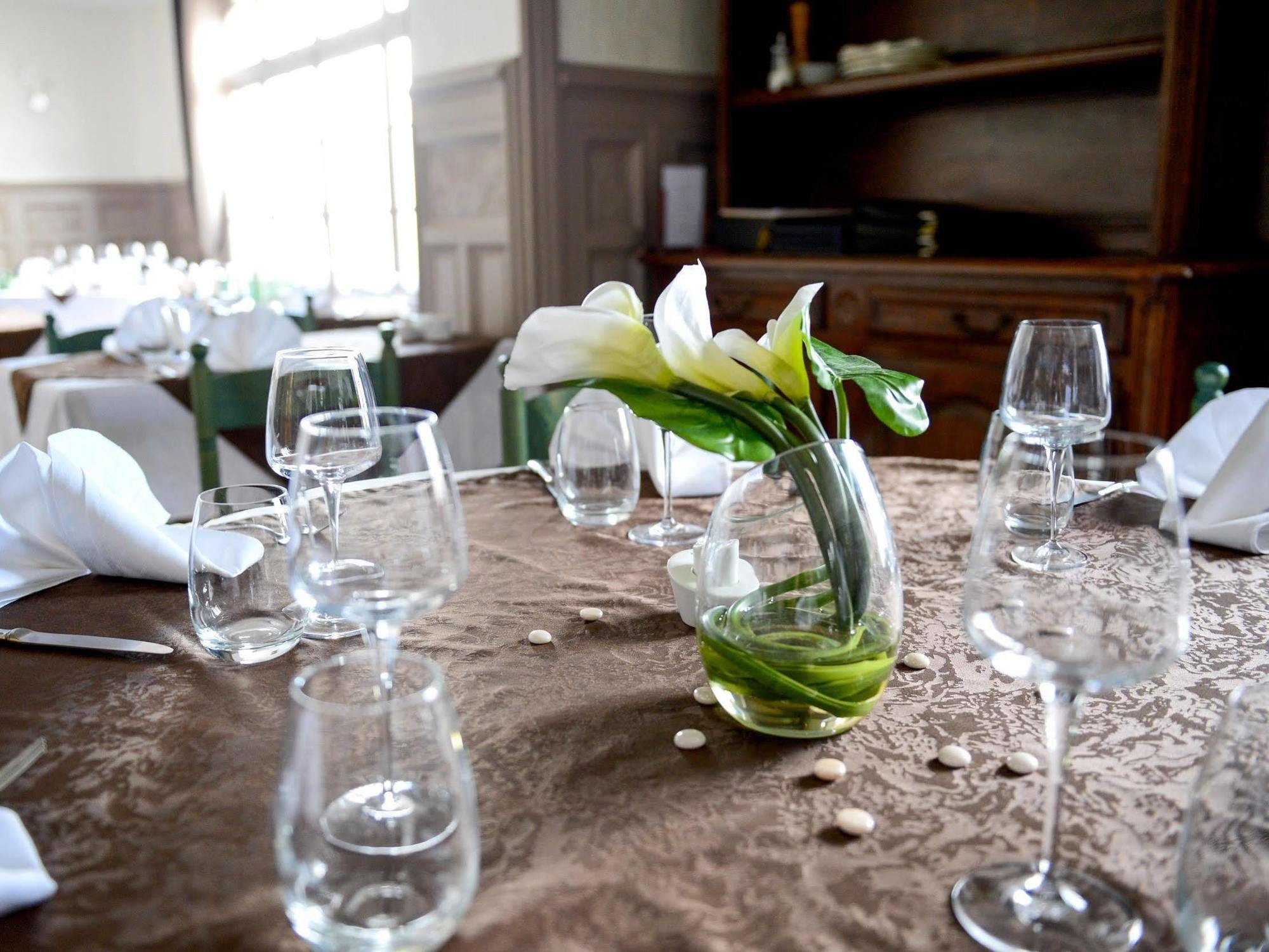 Logis Hotel Restaurant De La Poste Le Mêle-sur-Sarthe المظهر الخارجي الصورة